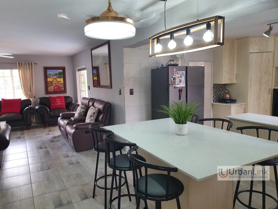 3 Bedroom Property for Sale in Safari Gardens North West